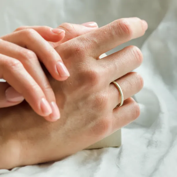 Gold relief wedding rings MIKE Image