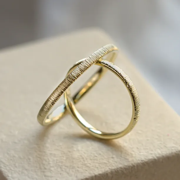Gold relief wedding rings MIKE Image