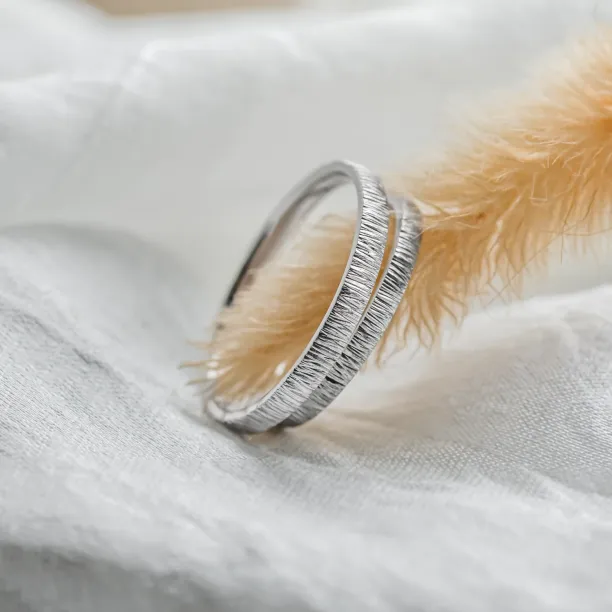 Gold relief wedding rings MIKE Image