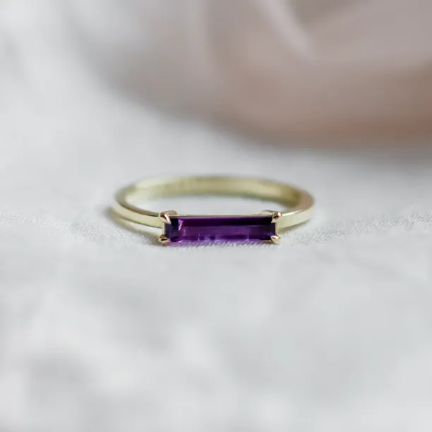 Gold ring with baguette amethyst AYLA Image