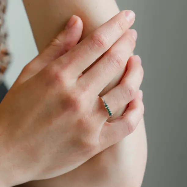 Minimalist ring with baguette moss agate LOKI Image