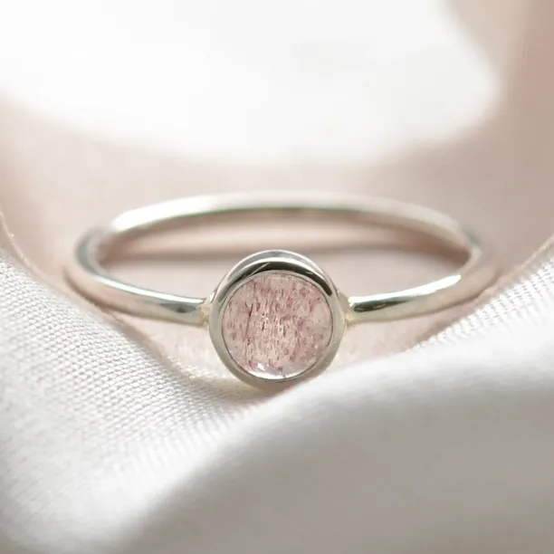 Gold bezel ring with strawberry quartz FRAGOLINA Image