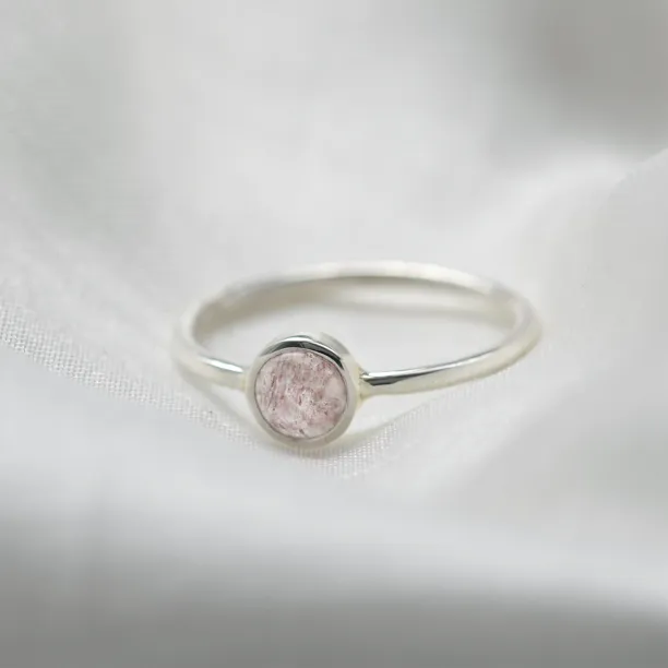 Gold bezel ring with strawberry quartz FRAGOLINA Image