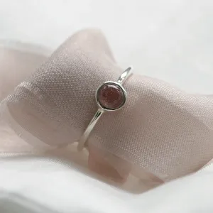 Gold bezel ring with strawberry quartz FRAGOLINA Thumbnail