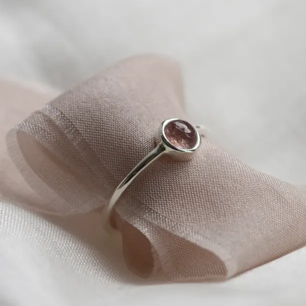 Gold bezel ring with strawberry quartz FRAGOLINA Image