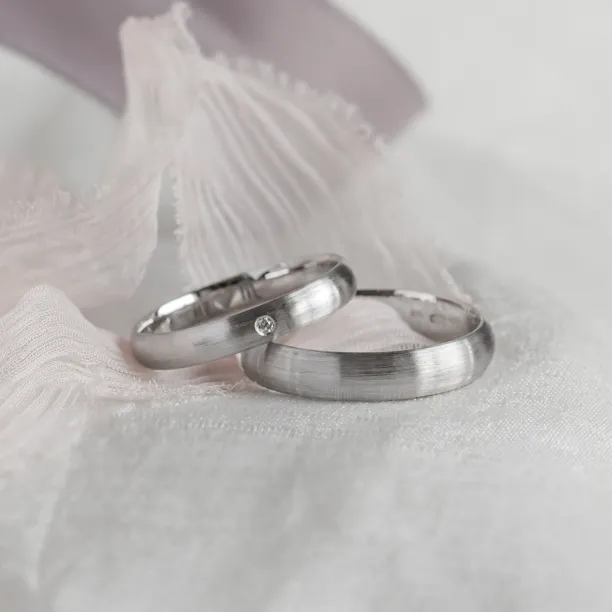 Matt white gold wedding rings with diamond D-SHAPE Image