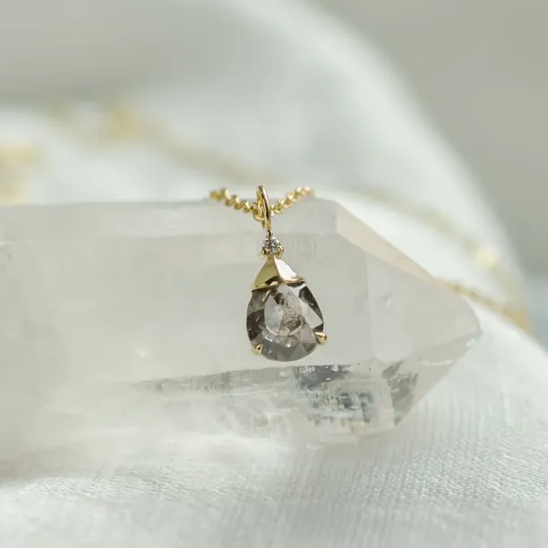 Pendant with salt and pepper and classic diamond TASH Image