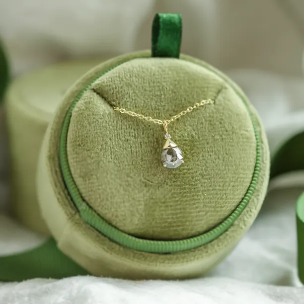 Pendant with salt and pepper and classic diamond TASH Image