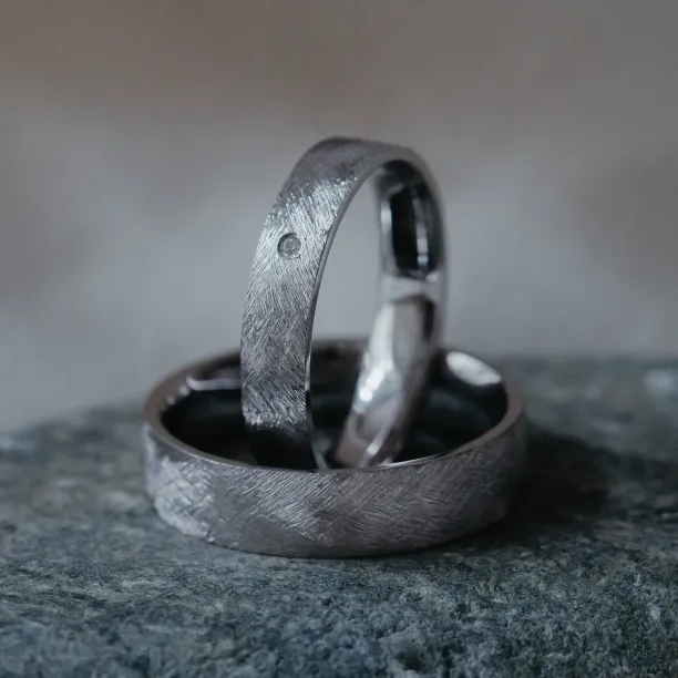 Wedding rings with matte finish with a diamond TOFA Image