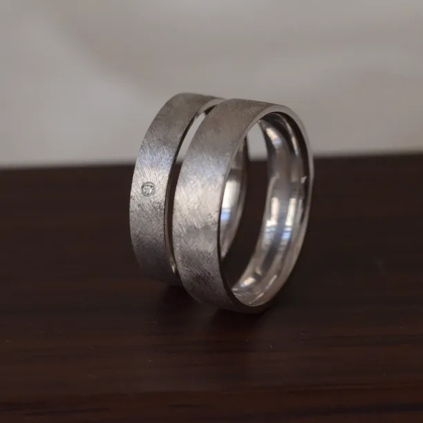 Wedding rings with matte finish with a diamond TOFA Image