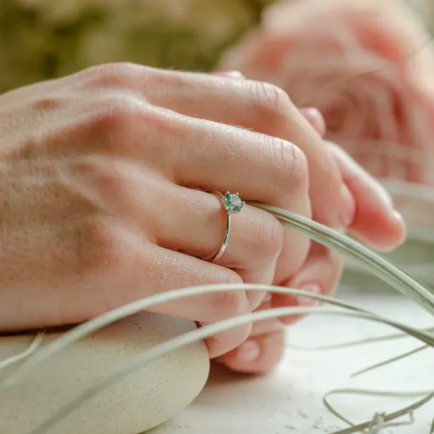 Minimalist engagement ring with moss agate MAGGIE Image