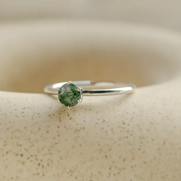 Minimalist engagement ring with moss agate MAGGIE Image
