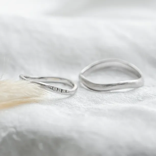 Matte organic wedding rings with diamonds FLUME Image