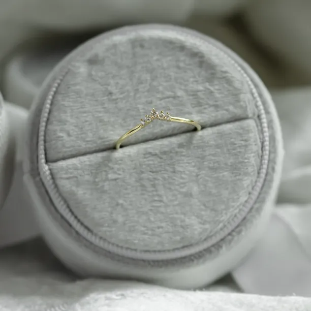 Minimalist curved diamond wedding ring UMA Image