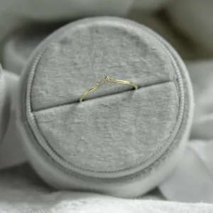 Minimalist curved diamond wedding ring UMA Thumbnail