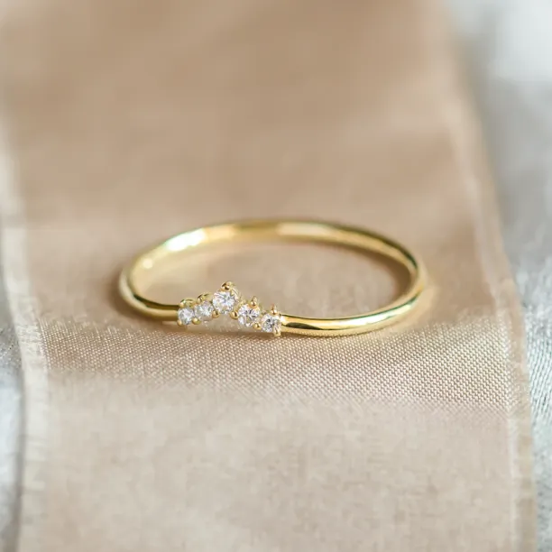 Minimalist curved diamond wedding ring UMA Image