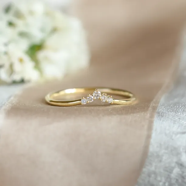 Minimalist curved diamond wedding ring UMA Image