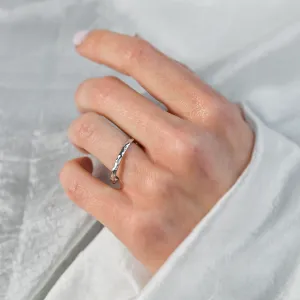 Unusual wedding rings with a shiny ESTELA