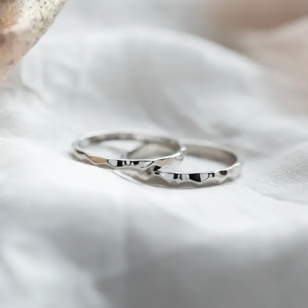 Unusual wedding rings with a shiny ESTELA Image