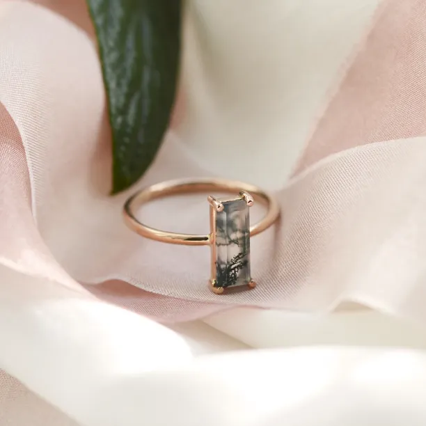 Gold ring with moss agate MOS Image