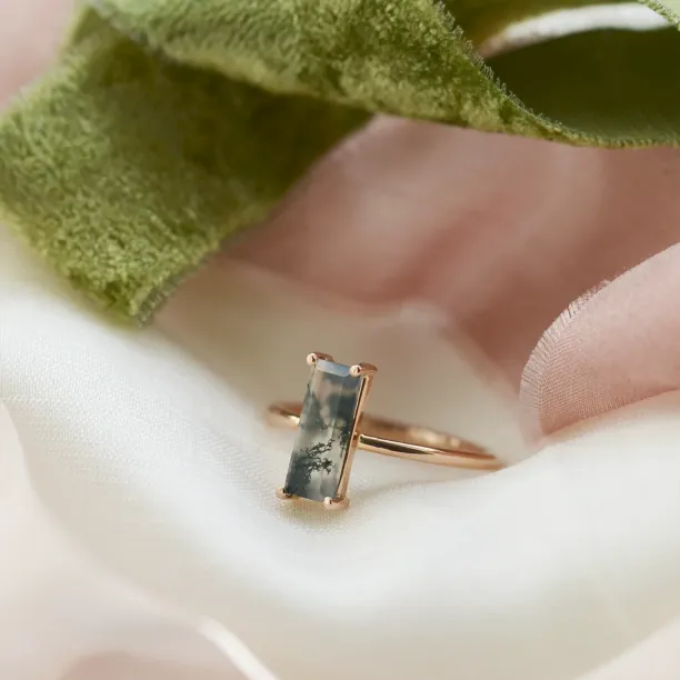 Gold ring with moss agate MOS Image