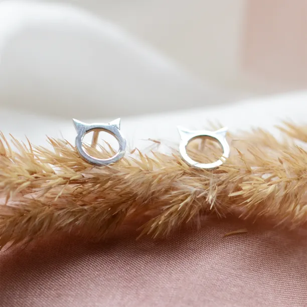Gold stud cat head earrings CAT Image