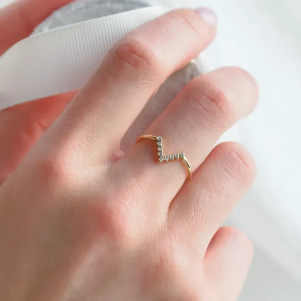 Curved diamond wedding ring REGGIO Image