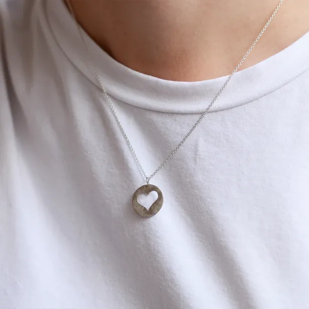 Gold hammered pendant with heart AMORE Image
