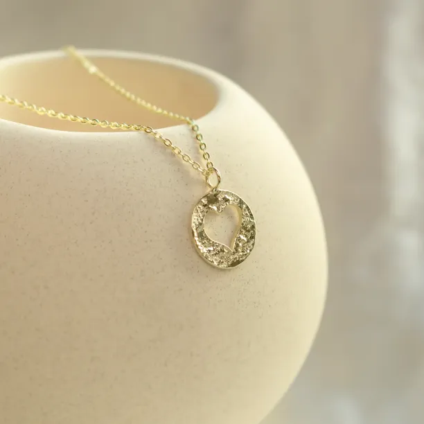 Gold hammered pendant with heart AMORE Image