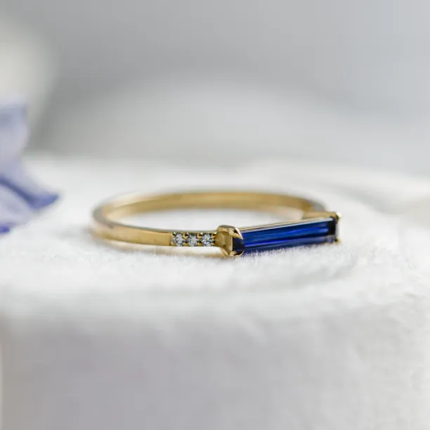 Gold ring with blue lab grown sapphire and diamonds IRIS Image
