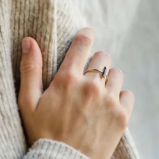 Gold ring with blue sapphire AZUL Image
