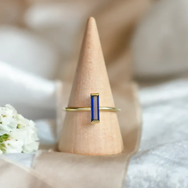 Gold ring with blue sapphire AZUL Image