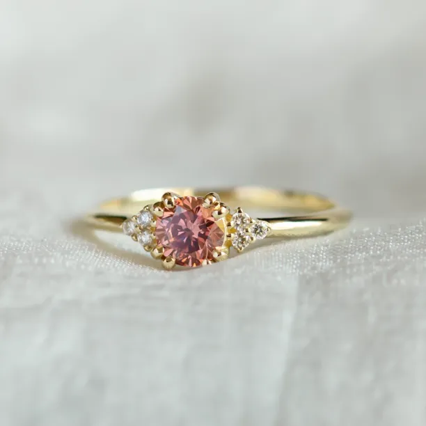 Gold ring with pink lab grown diamond and natural diamonds MONNYX Image