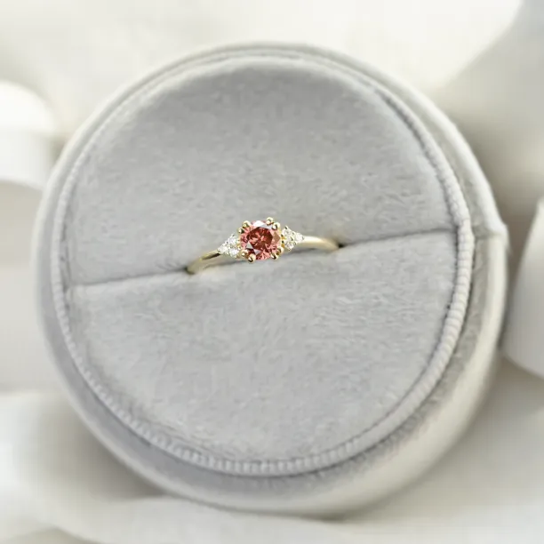 Gold ring with pink lab grown diamond and natural diamonds MONNYX Image