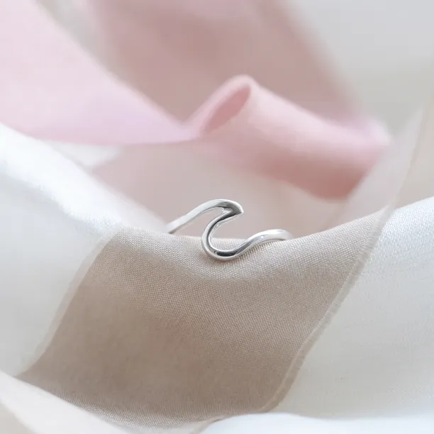 Minimalist gold wave ring WAVE Image