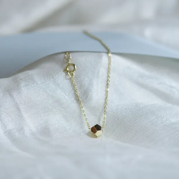 Gold bracelet with a special cube and diamond Gimle Image