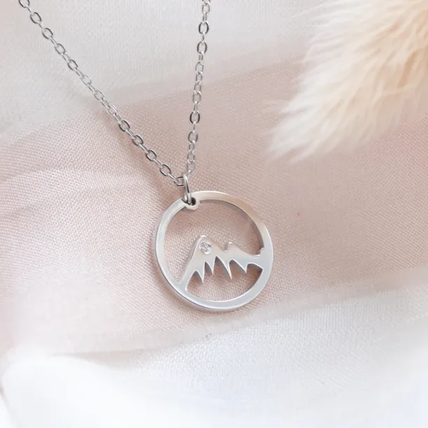 Gold diamond pendant - for the mountains enthusiasts MUNI Image