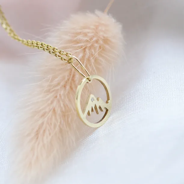 Gold diamond pendant - for the mountains enthusiasts MUNI Image