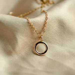 Dainty circle necklace SCARLETT Thumbnail