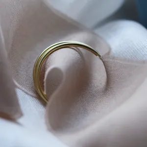 Gold hoop earrings MOZZA Thumbnail