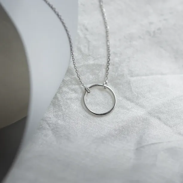 Gold minimalist necklace with a circle KARMA Image