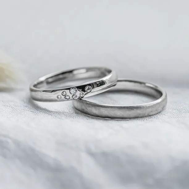 Matte and shiny wedding rings LEONIDAS Image