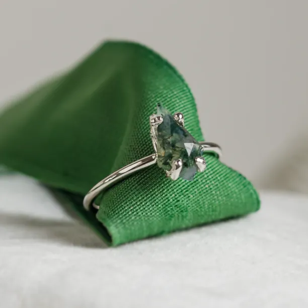 Fantasy ring with kite moss agate SAMU Image