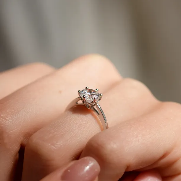 Luxury engagement ring with lab grown diamond OLLAF Image