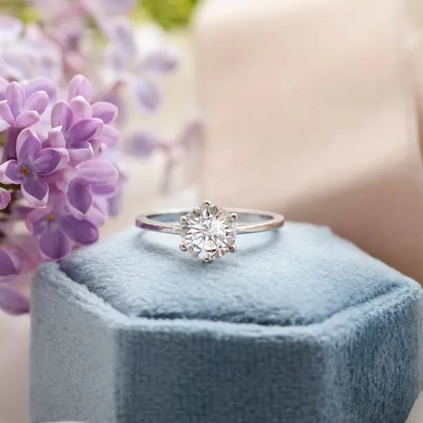 Luxury engagement ring with lab grown diamond OLLAF Image