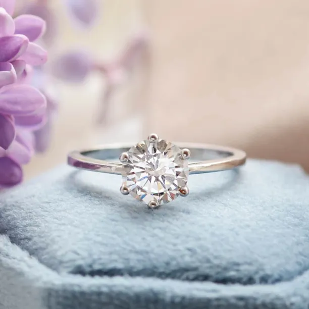 Luxury engagement ring with lab grown diamond OLLAF Image