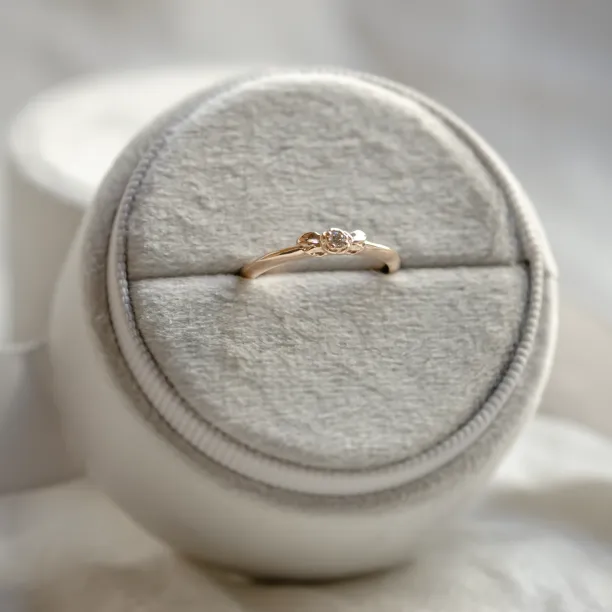 ROSNI gold diamond engagement ring Image