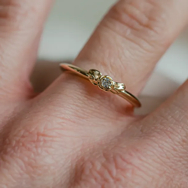 ROSNI gold diamond engagement ring Image