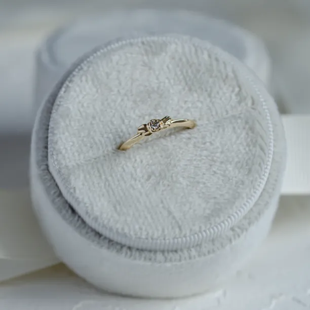ROSNI gold diamond engagement ring Image