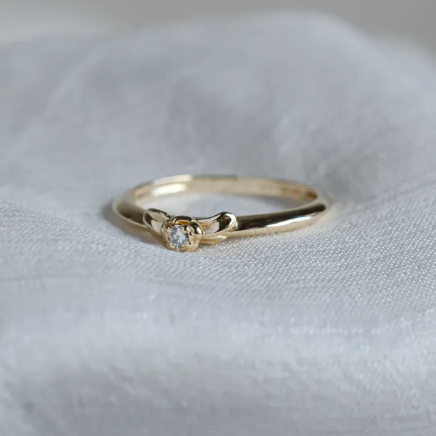 ROSNI gold diamond engagement ring Image